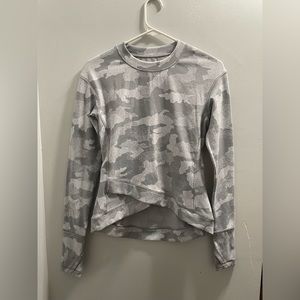 💥💥 LULULEMON white camo fleece lined top 💥💥